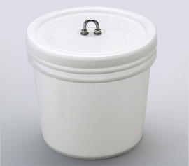 Standardbehälter ist ein 4.000 ml HDPE-Eimer der mit bis zu 3.000 ml gefüllt werden darf (auch in schwarz erhältlich). Im Standardlieferumfang sind 5 Stück enthalten