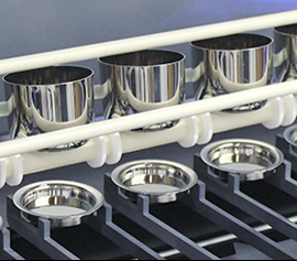 Katanax X-Fluxer® X-600 – Detailansicht: Tiegel- und Abgießschalenhalter mit eingesetzter Platinware