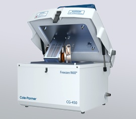 Cole-Parmer Kryomühle CG-450 Freezer/Mill® mit geöffnetem Deckel, Ansicht der Mahlbehälteraufnahme und -verriegelung